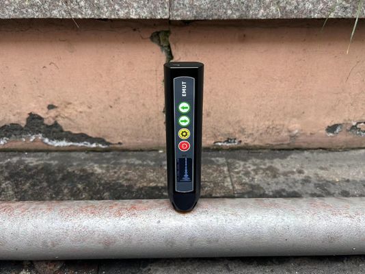 A scan EMAT Air Coupling Ultrasonic Thickness Gauge with high temperature surface